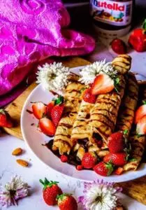 تصویر شماره 4 از گالری طرز تهیه کرپ نوتلا با توت فرنگی و موز